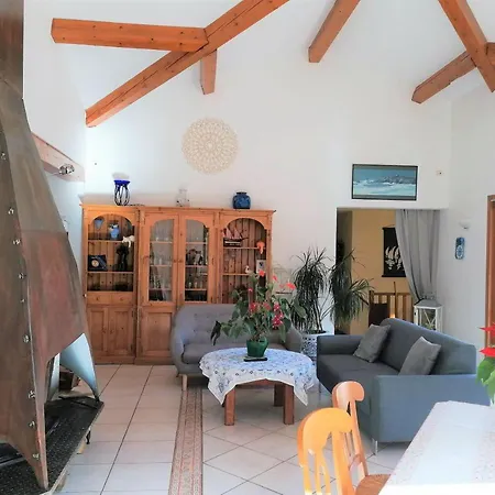 Dans Les Hauteurs De Villa Collioure